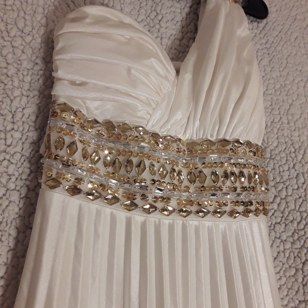 One-Shoulder White Gown With Gold Beading - Picture 4 of 8